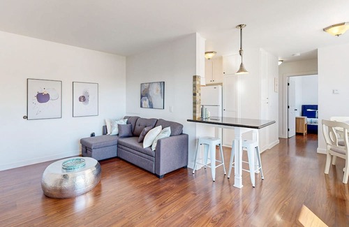 Old Towne Condo | Sunny condo by the beach with a full kitchen, balcony, & water view