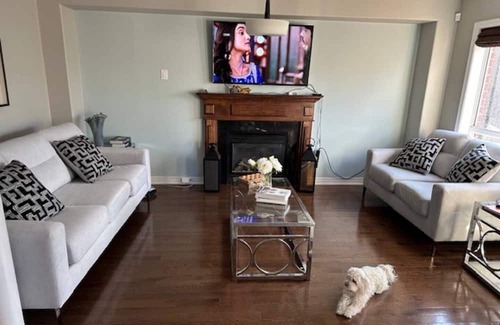 Lindsay House | Beautiful full house in Lindsay