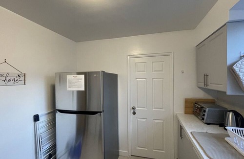 Midtown Toronto Apartment | Private bedroom 4A w/private bathroom/work desk/WI-FI