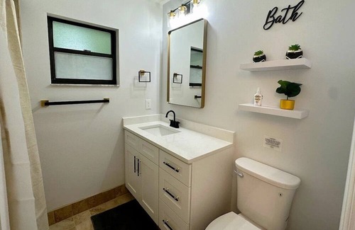 Eustis Villa | Luxury Villa by Downtown Mt Dora