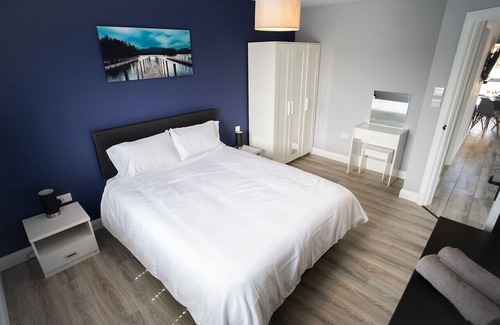 Cleeve House | The Ash View Cozy 3BR Retreat Perfect for Families