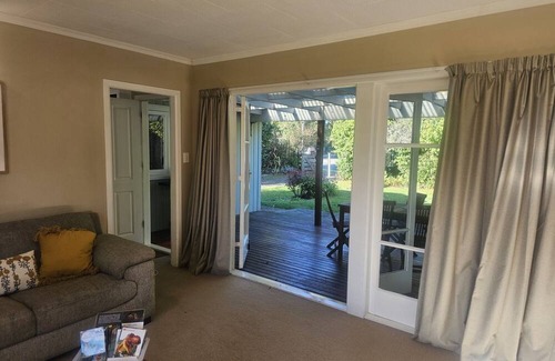 Holdens Bay House | Holden's Bay Hideaway MBT