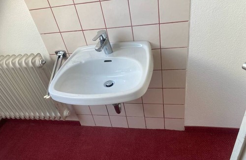Hundsbach House | single room with shared bathroom and kitchen