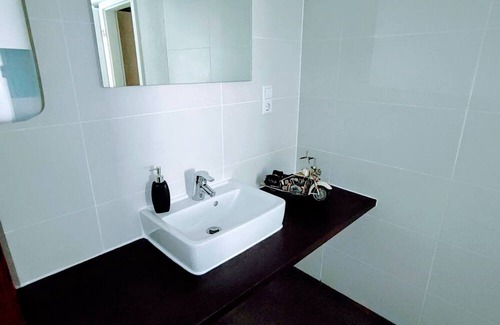 Hundsbach House | single room with shared bathroom and kitchen