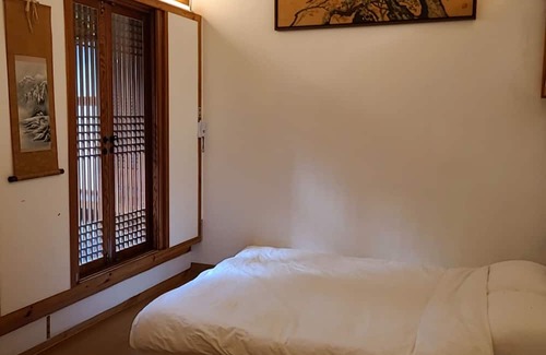 Seochon House | Traditional Hanok over 90 years near Gyeongbokgung -5 rooms, 3 bathrooms Max. 10