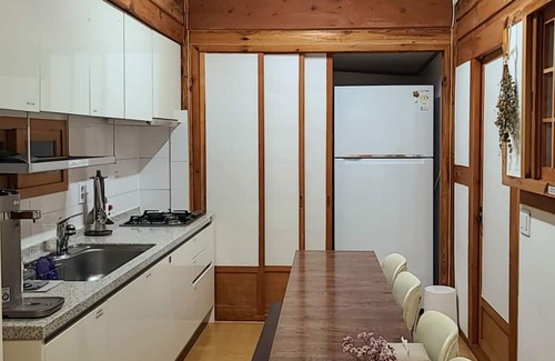 Seochon House | Traditional Hanok over 90 years near Gyeongbokgung -5 rooms, 3 bathrooms Max. 10