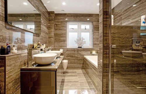 Wokingham House | Deluxe 5 Bedroom Berkshire Home