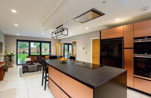 Wokingham House | Deluxe 5 Bedroom Berkshire Home