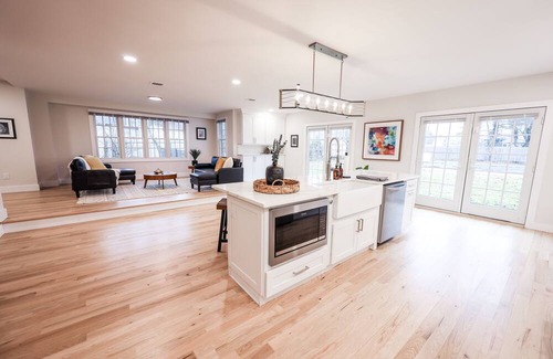 Bellport House | Bellport Luxury Pool Retreat w/3BR