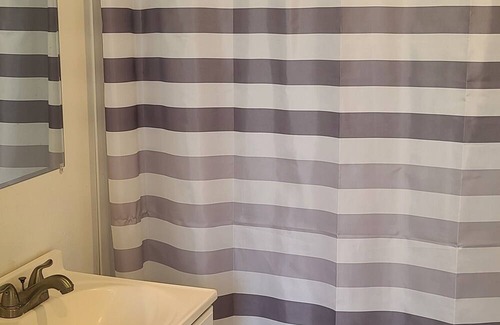 Drexel Hill Apartment | SAFE ZONE STAY.