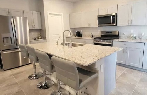 Henderson House | Warm and Cozy Home in Henderson