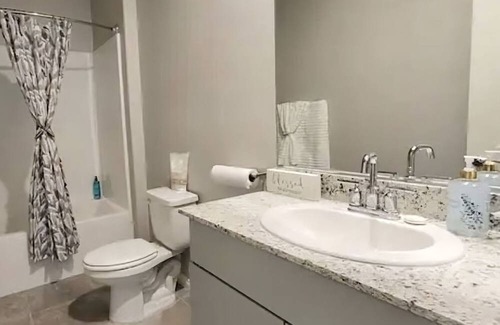 Henderson House | Warm and Cozy Home in Henderson