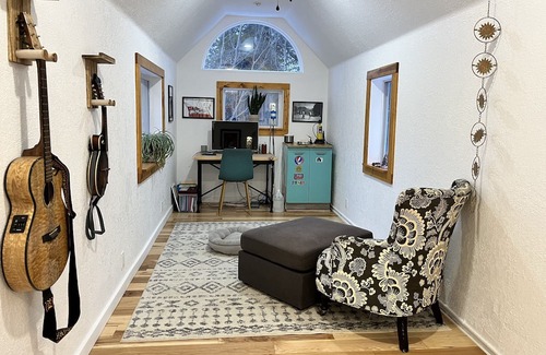 Black Hawk House | Cozy Summer Rentals w/ Mountain Views