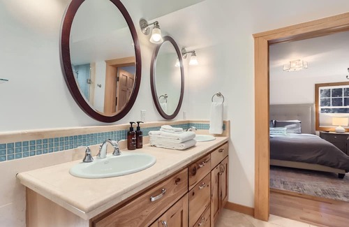 Nederland House | Charming 3BR Nederland Bungalow - close to skiing & hiking!
