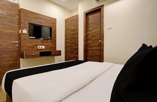 Malad East Hotel | OYO Flagship Hotel Ashirwad Inn