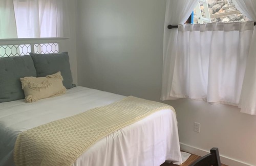 Kona Palisades Apartment | Tropical Bliss Cottage, Brand New Guest House close to the heart of Kailua Kona!