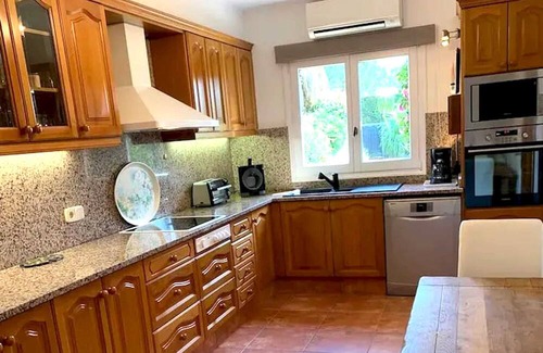 Perelada Villa | Homerez - Villa for 10 ppl. with swimming-pool, sauna and jacuzzi at Peralada