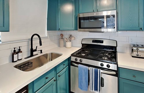 San Jacinto House | Maracas Sands Villa | In the Heart of Galveston