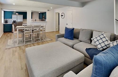 San Jacinto House | Maracas Sands Villa | In the Heart of Galveston