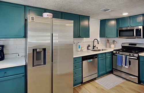 San Jacinto House | Maracas Sands Villa | In the Heart of Galveston