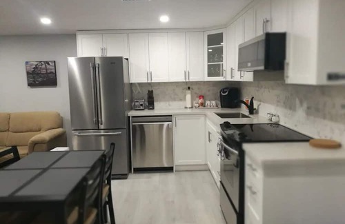 Guelph House | Beautifully 1 bedroom suite in Guelph