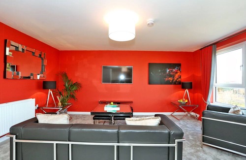 Dyce Apartment | Vibrant Home in Aberdeen, Scotland