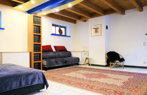 Altrip Apartment | Apartment 'Charmantes Fachwerkhaus Mit Stil' with Terrace, Wi-Fi and Air Conditioning