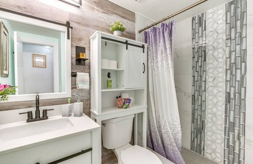 Lutz House | Single-Story Home w/ Pool + Yard ~ 14 Mi to Tampa!