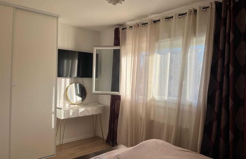 Villepreux House | Homerez - Nice house for 7 ppl. with garden and terrace at Villepreux