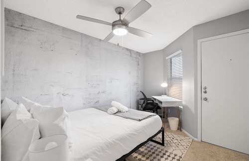 Brentwood Apartment | Luxe 1B1B 10 mins away from DT