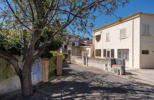 Irgoli Apartment | Apartment 'Casa Vacanza Nel Centro Di Irgoli' with Private Terrace, Wi-Fi and Air Conditioning