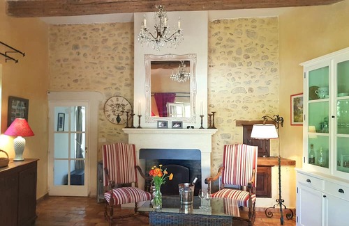 Seguret House | Holiday Home 'Villa Le Mas Des Fleurs' with Private Pool, Private Terrace and Wi-Fi