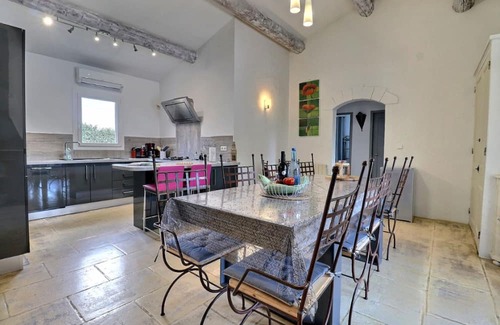 Salavas House | Holiday Home 'Villa L'opaline' with Mountain View, Wi-Fi and Air Conditioning