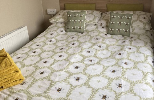 New Forest District House | Poppy's Cosy lodge on Oakdene forest park, pet freindly family friendly.