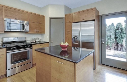 St. Johns House | Luxury Loft in Vaulted Townhouse
