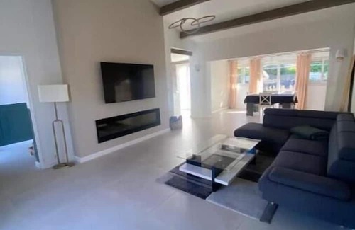 Fos-sur-Mer Villa | Grande Maison Près de la Plage, 8 Personnes