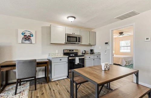 Cedar Crest Apartment | Modern & Cozy 1BR haven-near Bishop Arts District