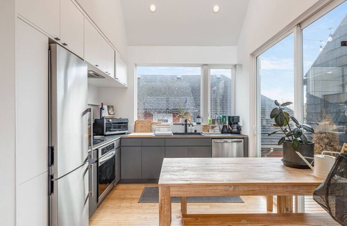 Central District House | Central District Modern Townhome w/Downtown views