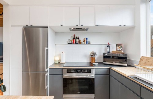 Central District House | Central District Modern Townhome w/Downtown views