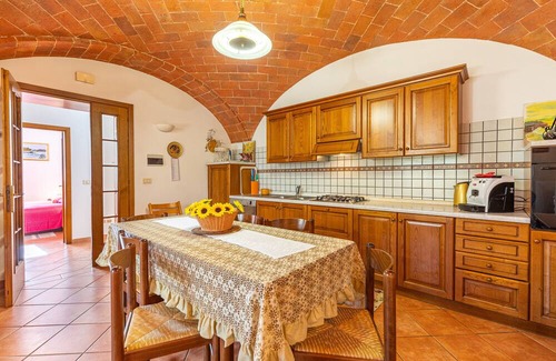 Guazzino Apartment | Apartment 'Orto Degli Ulivi' with Shared Garden and Wi-Fi