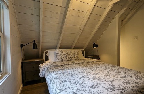 Selwyn Cottage | The Magnolia Cottage - Escape to the Lake at our Picturesque Family Cottage