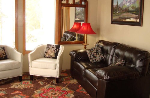 Ketchikan House | Alaska Paradise. Access by boat only. Private dock, fish & have fun.