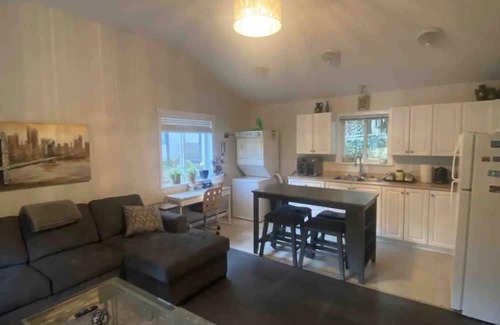 Surrey Cottage | ZEN COTTAGE, HOT TUB AND RELAX