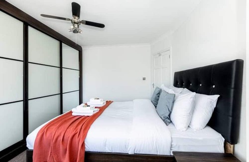 Preston House | Gardened 2BR house, quiet Cul-de-Sac of Wembley