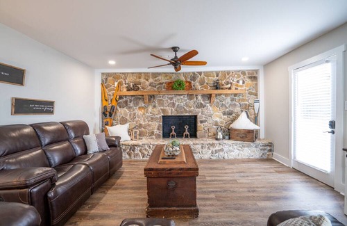 Centre House | Sunset Paradise on Weiss Lake