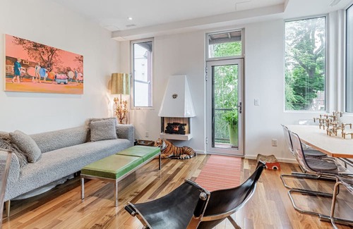 Midtown Toronto Apartment | 2 Storey Oasis In The Heart Of The Annex, Steps To U of T & All Amenities
