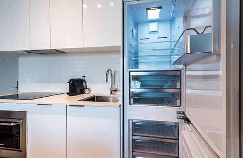 Griffintown Apartment | Comfort – City Views