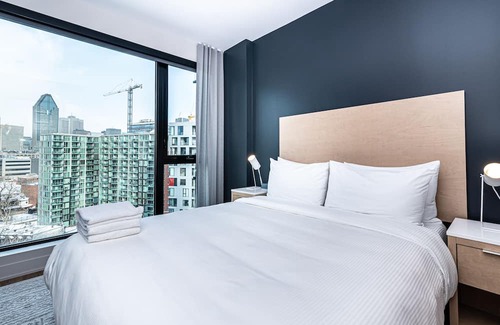 Griffintown Apartment | Comfort – City Views