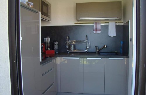 Saint Seurin - Fondaudege Apartment | Apartment 'Le Turenne' with Private Terrace, Wi-Fi and Air Conditioning
