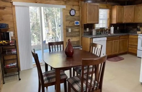 Tie Plant Cabin | Dogwoods-2 bedroom cabin with spacious parking